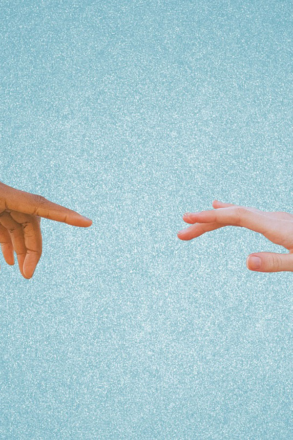 two-hands-7035954_1280